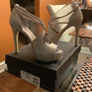 INC size 11  color is like a mother of pearl